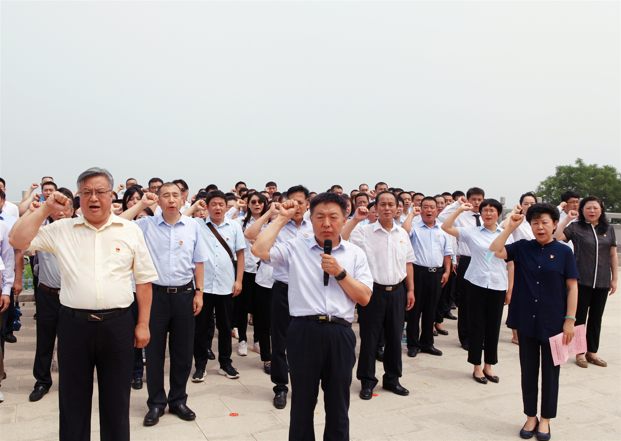 祥龙公司党委组织新入党党员集体宣誓