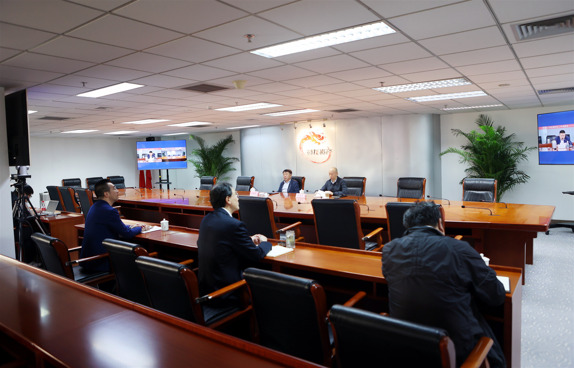 祥龙公司召开疫情防控和生产经营工作调度会