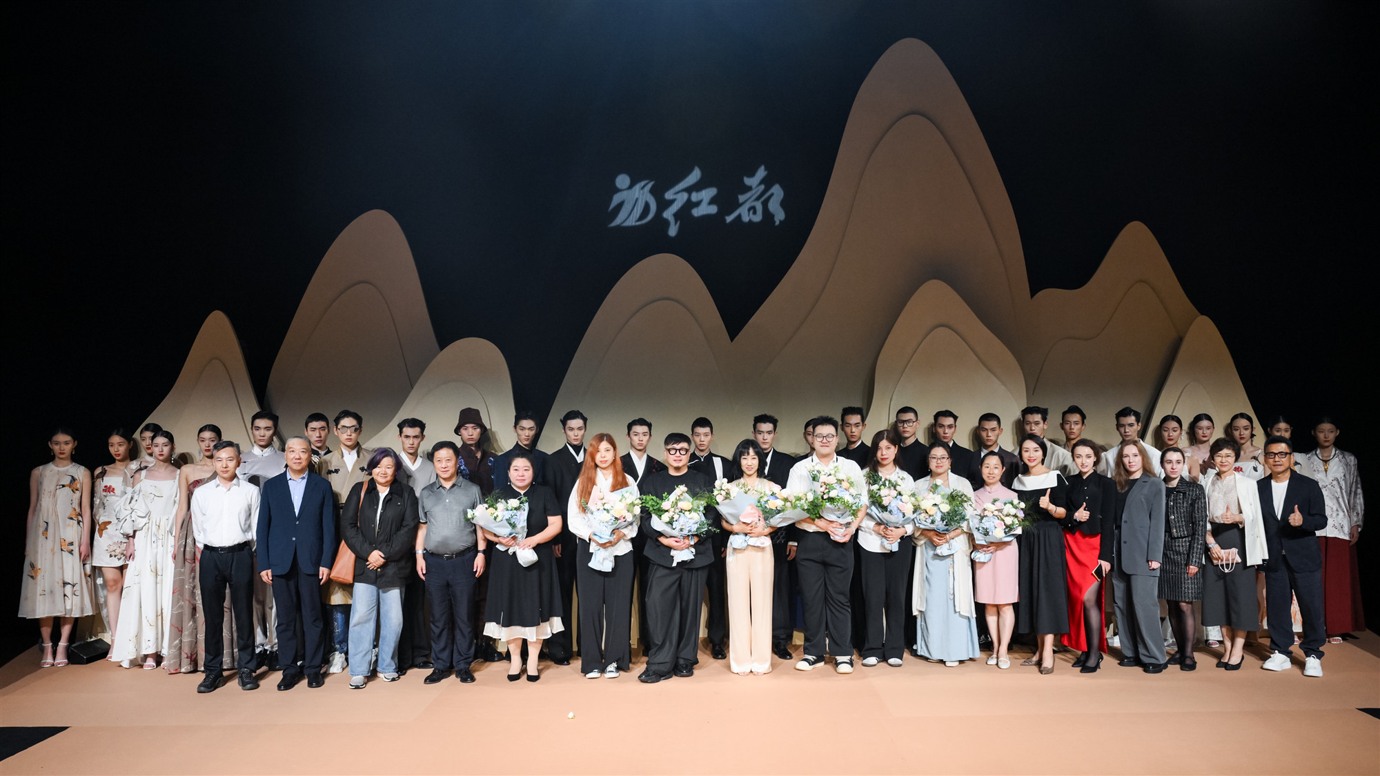 红都“宋雅集裳”系列服装精彩发布