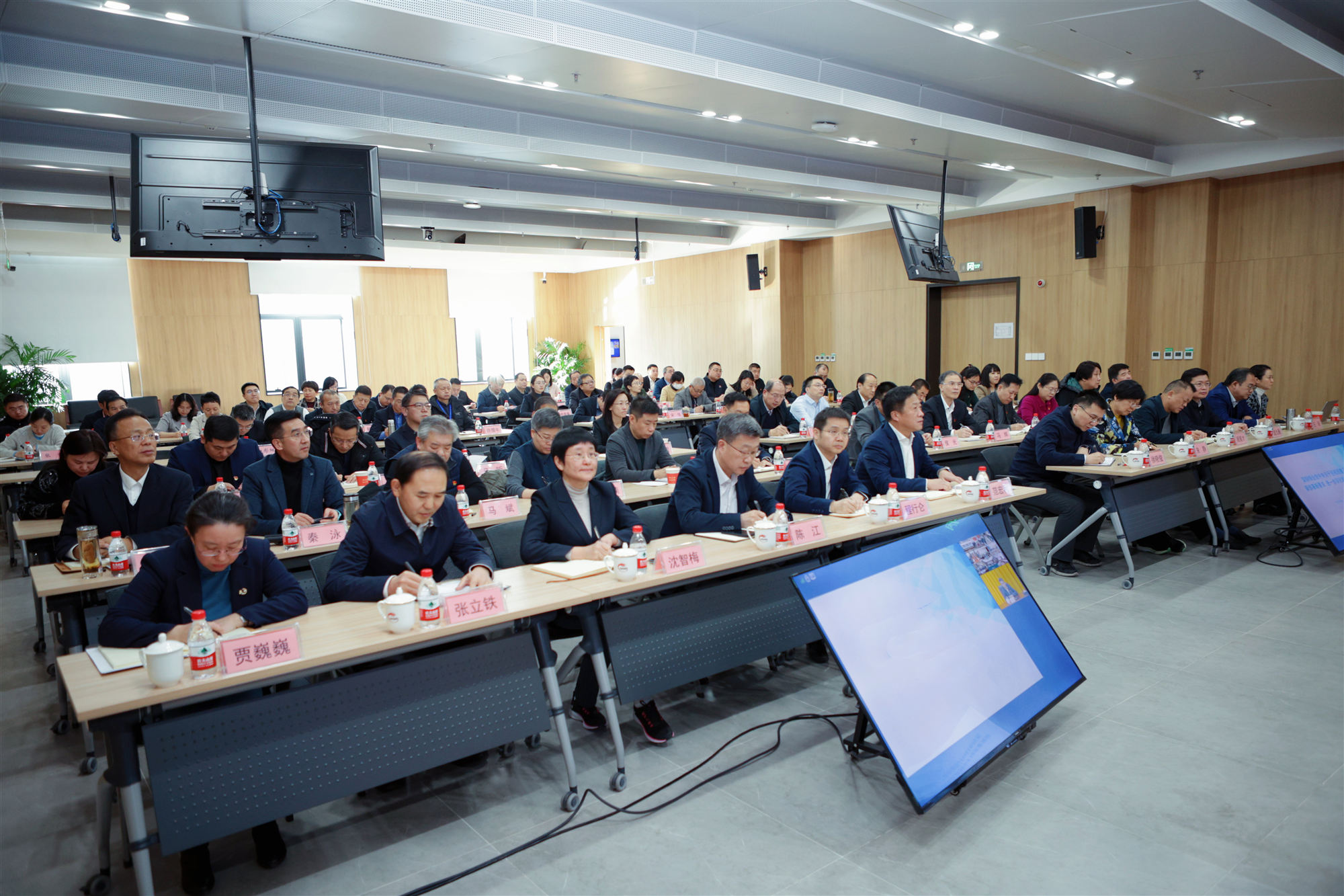 祥龙公司举办党委理论学习中心组（扩大）学习报告会