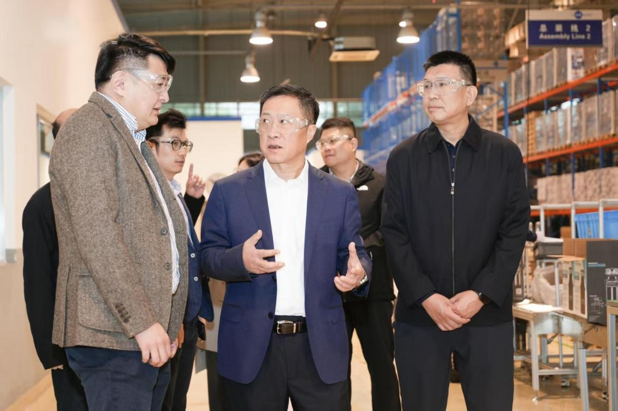 共启战略新篇 深耕渠道共赢 范宏利带队到南京爱适易电器公司考察调研