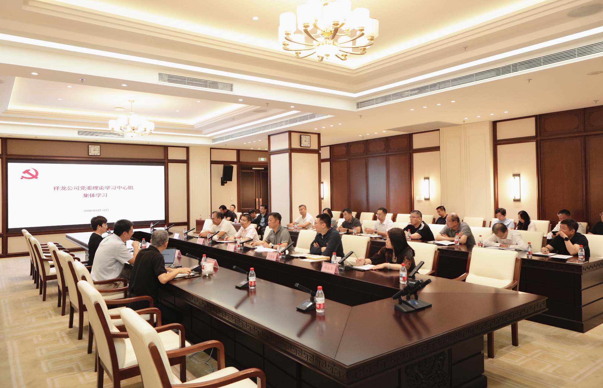 祥龙公司党委理论学习中心组走进国家信创园开展集体学习