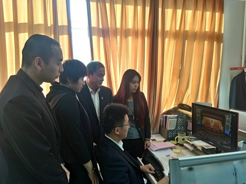 收看庆祝改革开放40年直播2018.12.18_调整大小.jpg